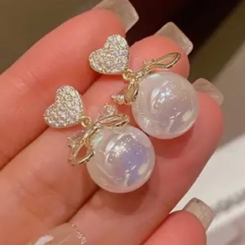 New White Zircon Heart with Pearl Drop Dangle Earrings